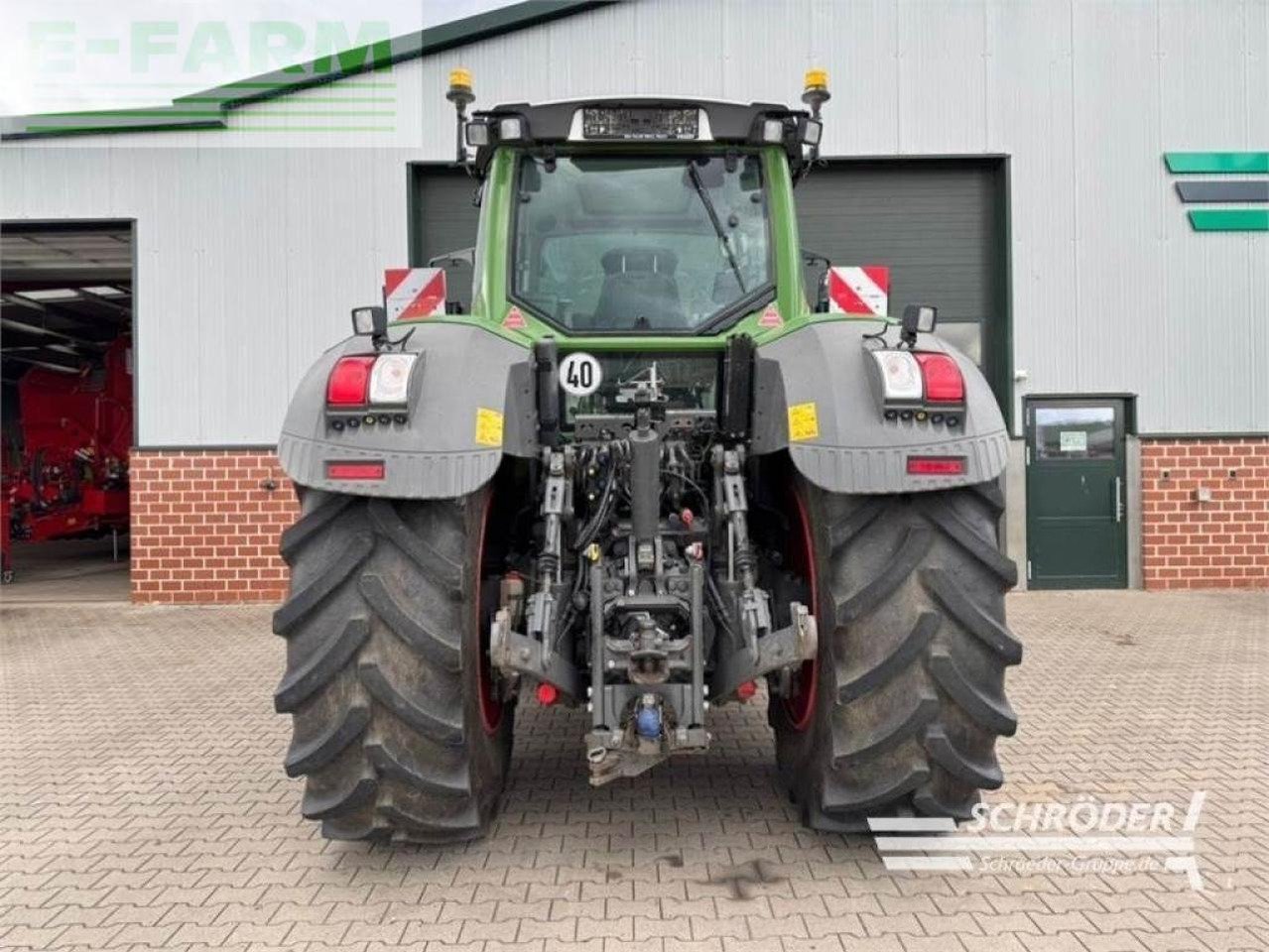 Fendt 824 vario s4 profi plus ProfiPlus - Трактор: фото 4 Fendt 824 vario s4 profi plus ProfiPlus - Трактор: фото 4