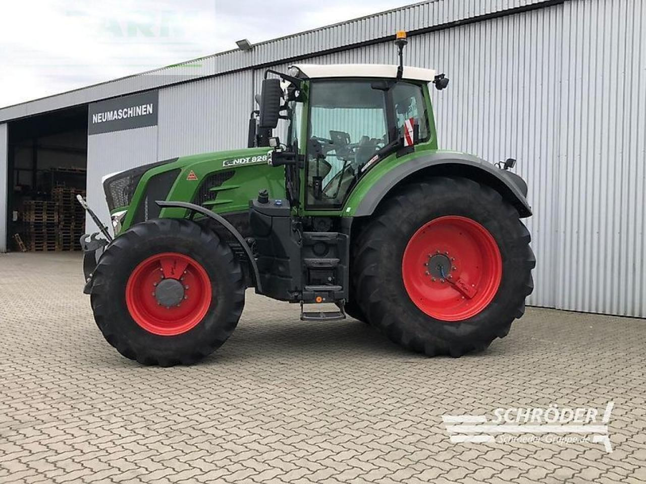 Fendt 828 vario s4 profi plus - Трактор: фото 2 Fendt 828 vario s4 profi plus - Трактор: фото 2