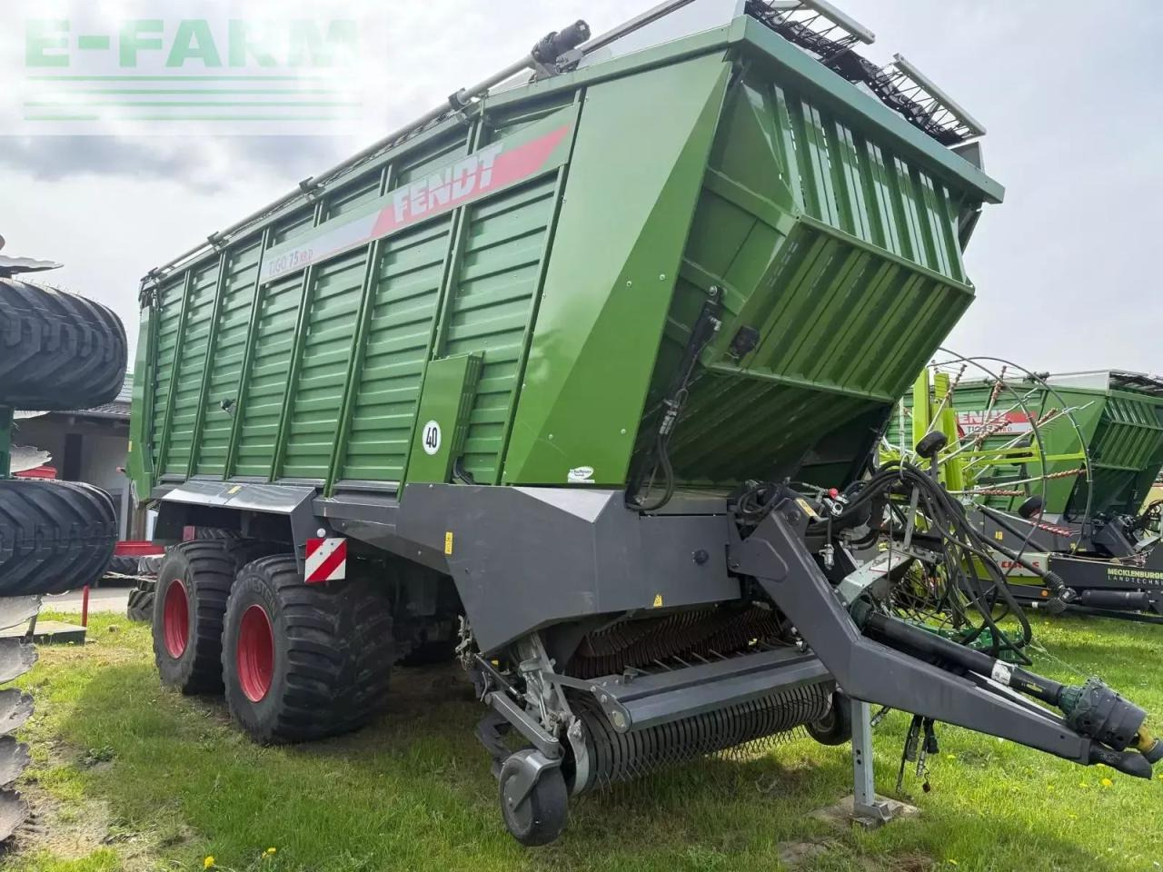 Fendt tigo 75 xr mit 800/45 r26,5 bereifung, laderaumabdeckung und 3 dosierwalzen - Самозагружающийся прицеп: фото 5 Fendt tigo 75 xr mit 800/45 r26,5 bereifung, laderaumabdeckung und 3 dosierwalzen - Самозагружающийся прицеп: фото 5