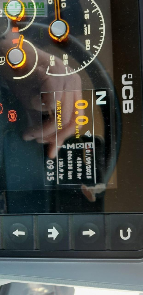 Трактор JCB 8330: фото 7