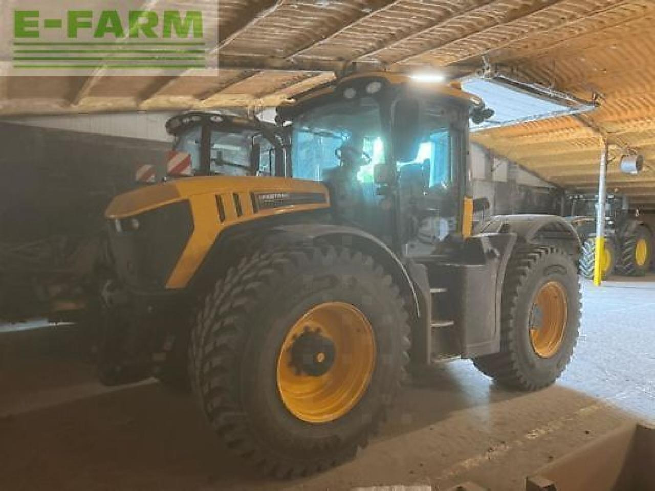JCB fastrac 4220 - Трактор: фото 1 JCB fastrac 4220 - Трактор: фото 1