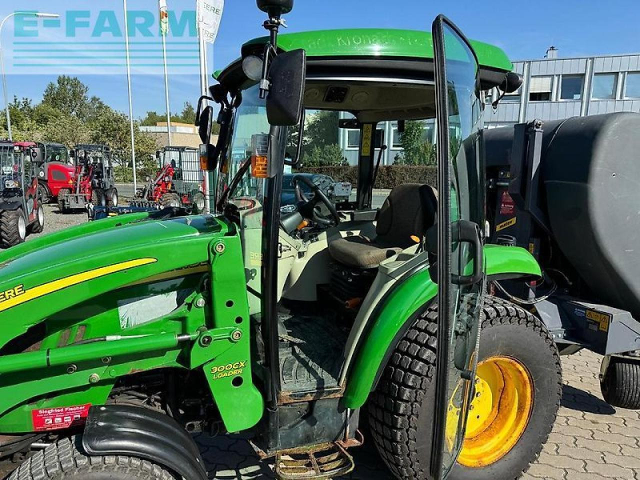 John Deere 3720 - Трактор: фото 5 John Deere 3720 - Трактор: фото 5