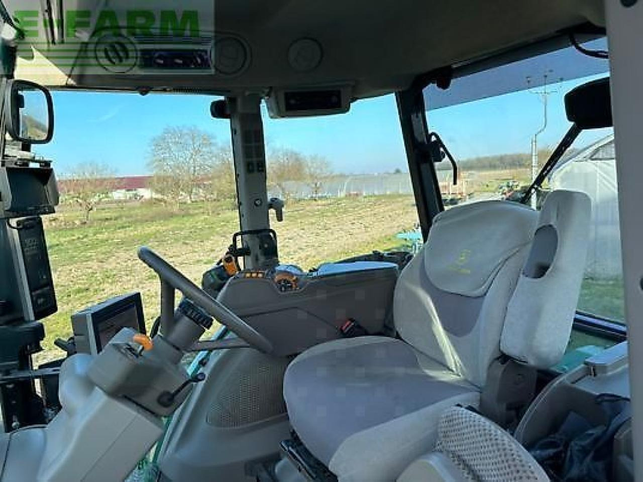 Трактор John Deere 5100r: фото 8