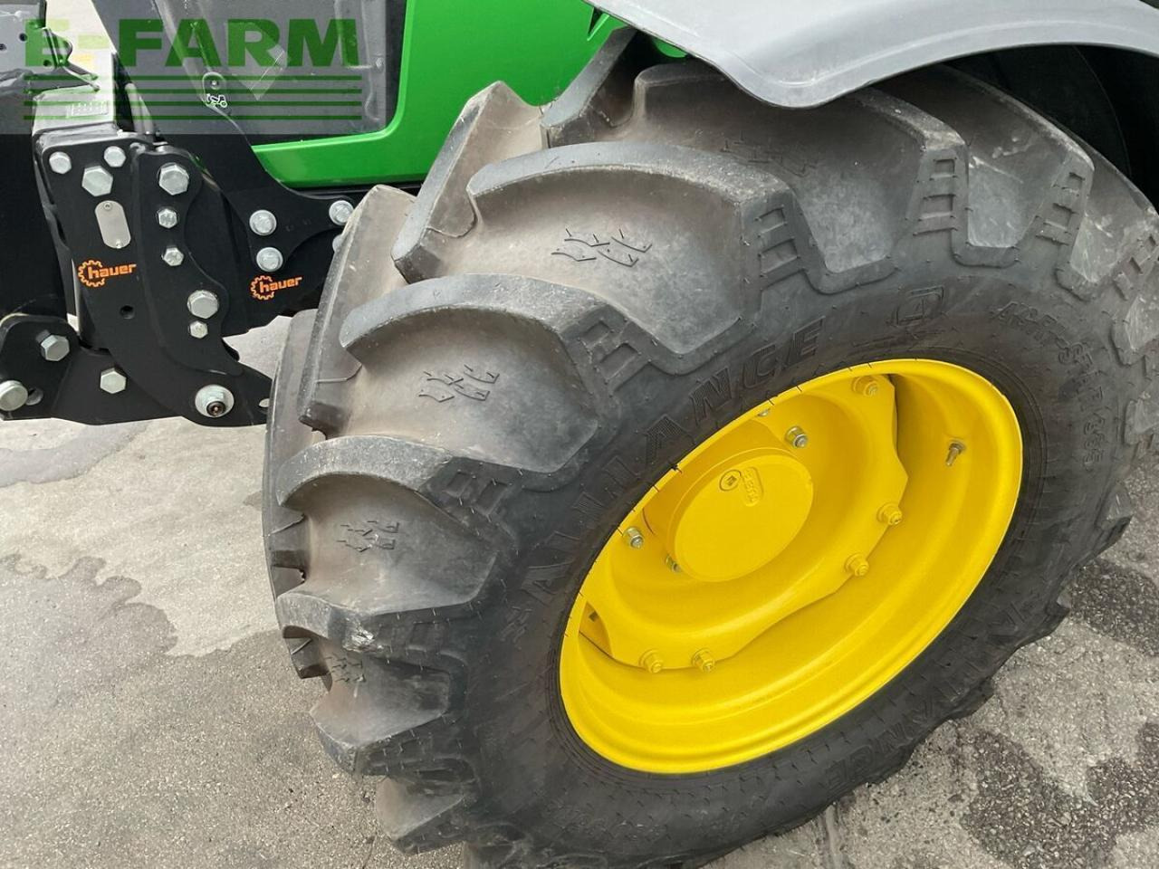 Трактор John Deere 5115 m: фото 18