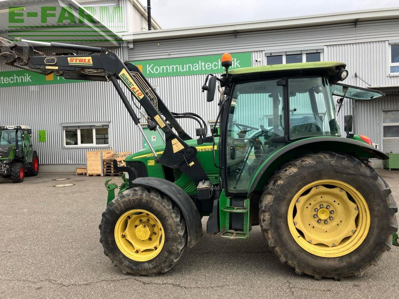 John Deere 5820 - Трактор: фото 1 John Deere 5820 - Трактор: фото 1