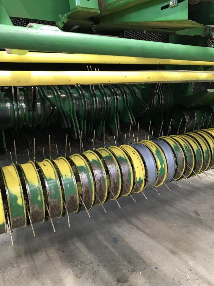 Пресс-подборщик тюковый John Deere 590: фото 8