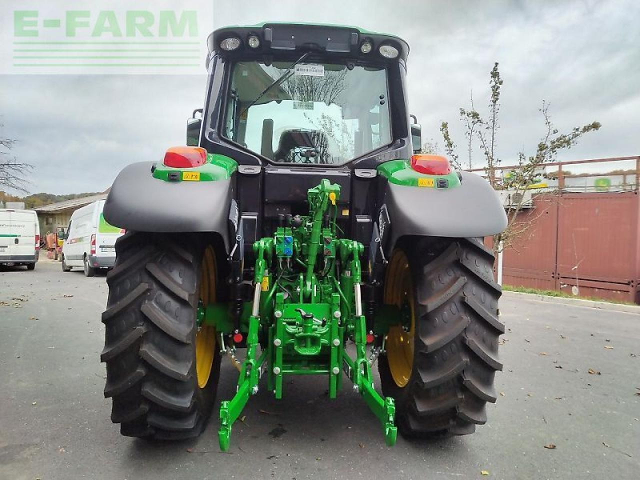 Трактор John Deere 6100m: фото 7
