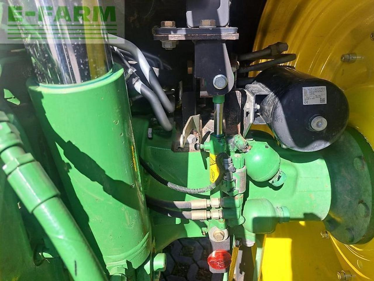 Трактор John Deere 6155r: фото 12