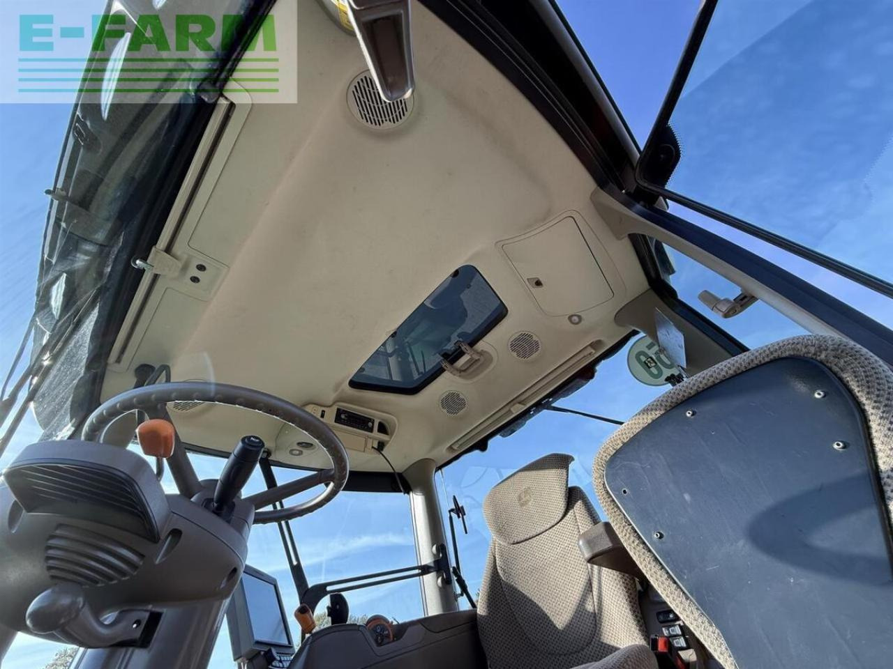 Трактор John Deere 6155r: фото 12