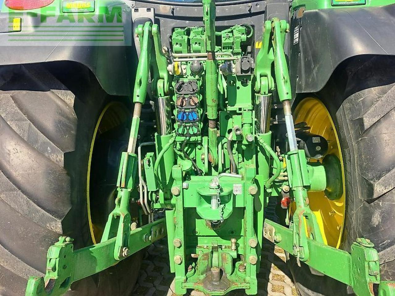 Трактор John Deere 6155r: фото 8