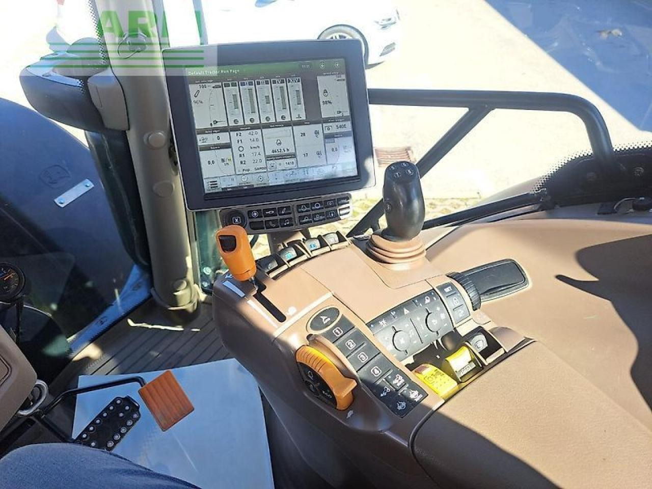 Трактор John Deere 6155r: фото 15