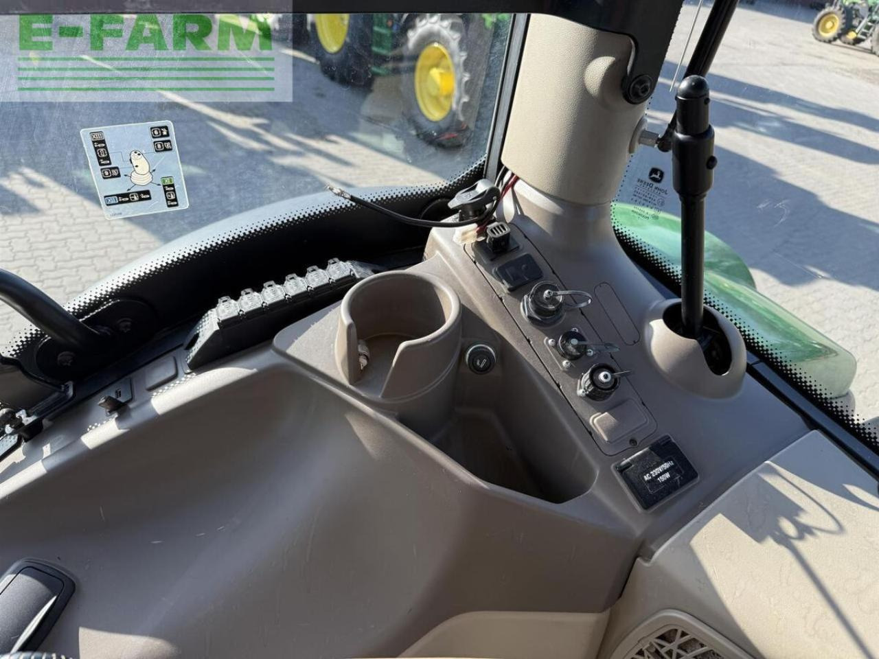 Трактор John Deere 6155r: фото 14