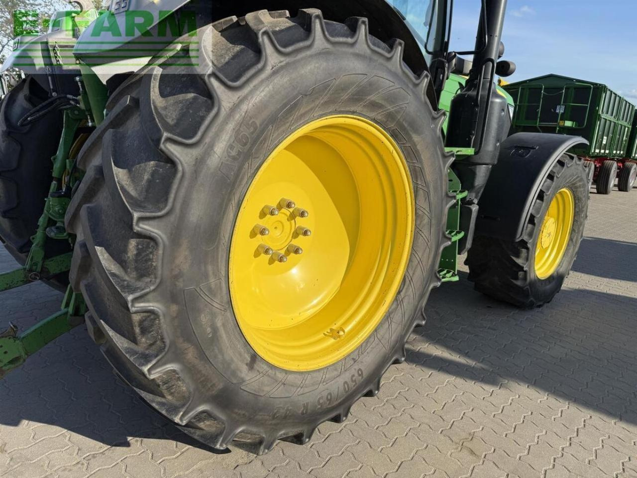 Трактор John Deere 6155r: фото 11