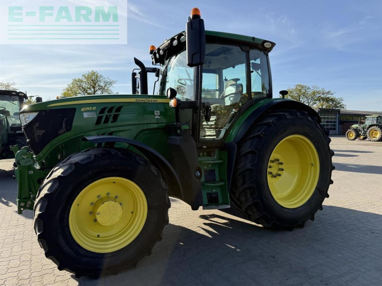 Трактор John Deere 6155r: фото 9