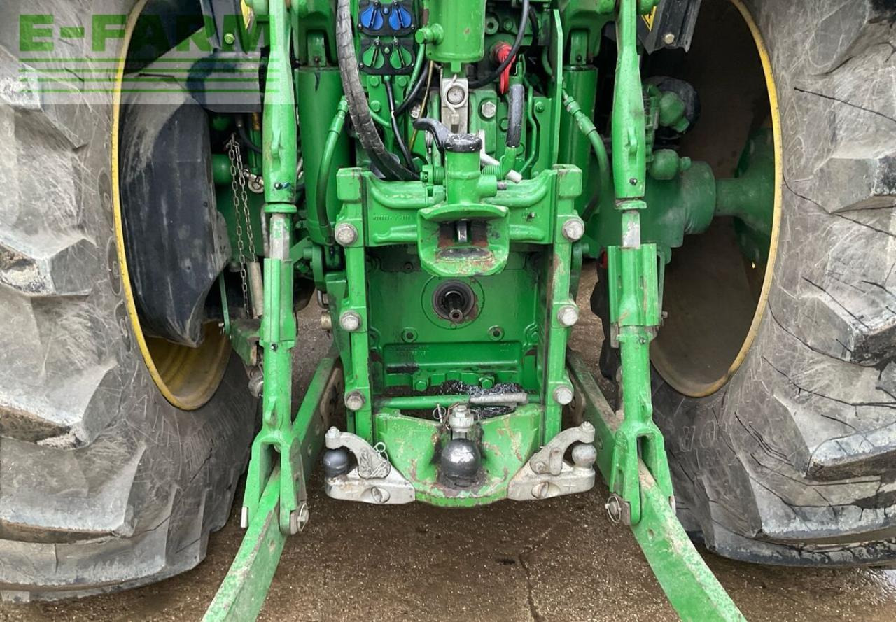 Трактор John Deere 6215r: фото 13