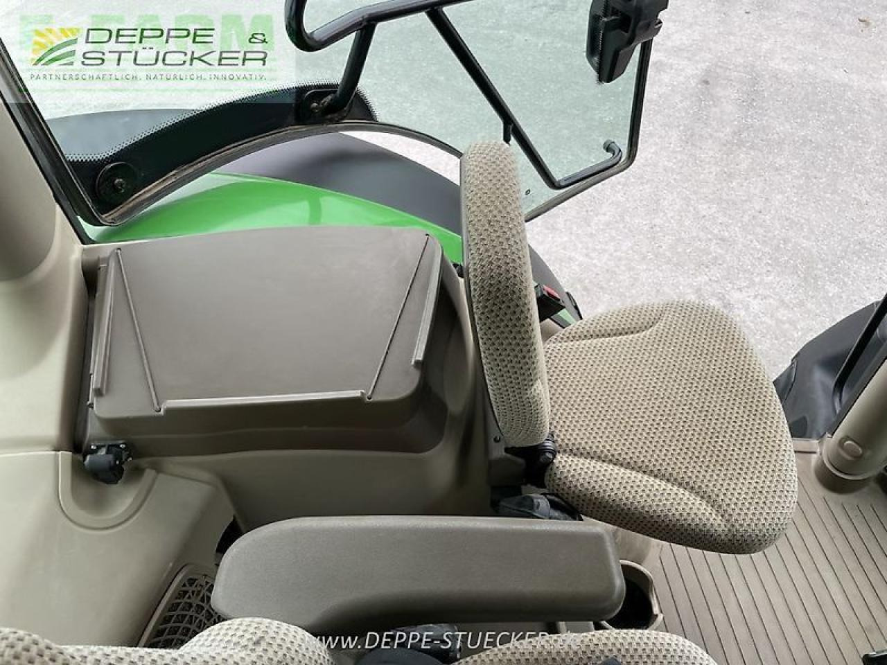 Трактор John Deere 6215r: фото 6
