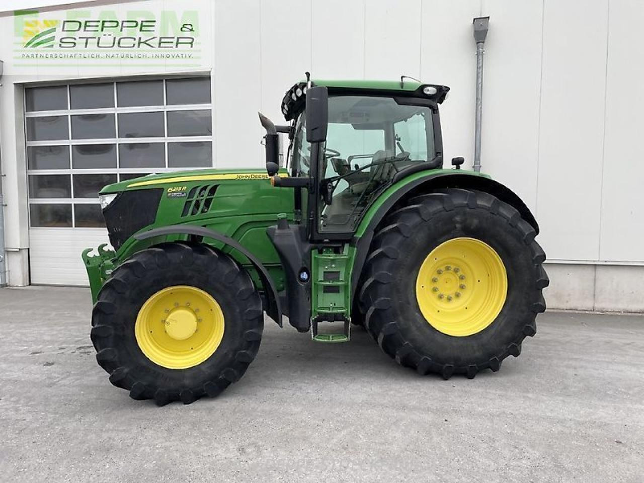 Трактор John Deere 6215r: фото 14