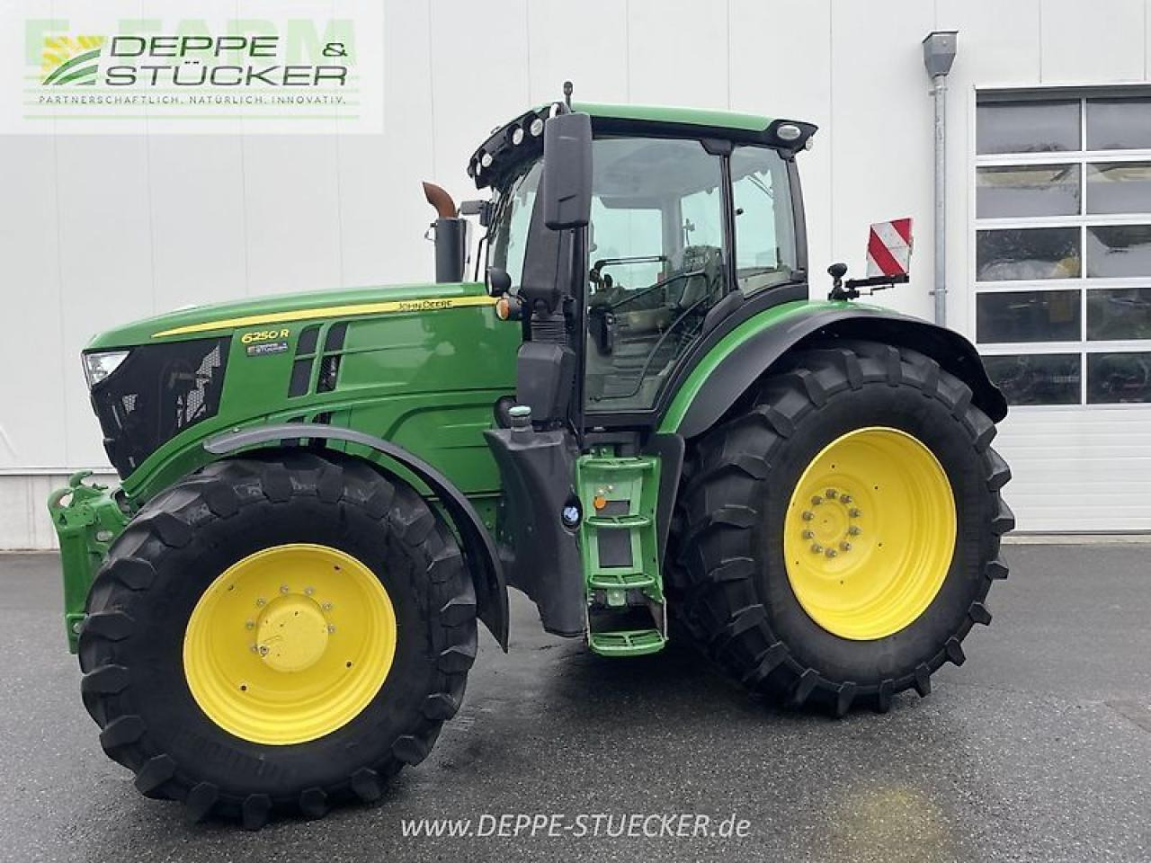 Трактор John Deere 6250r: фото 11