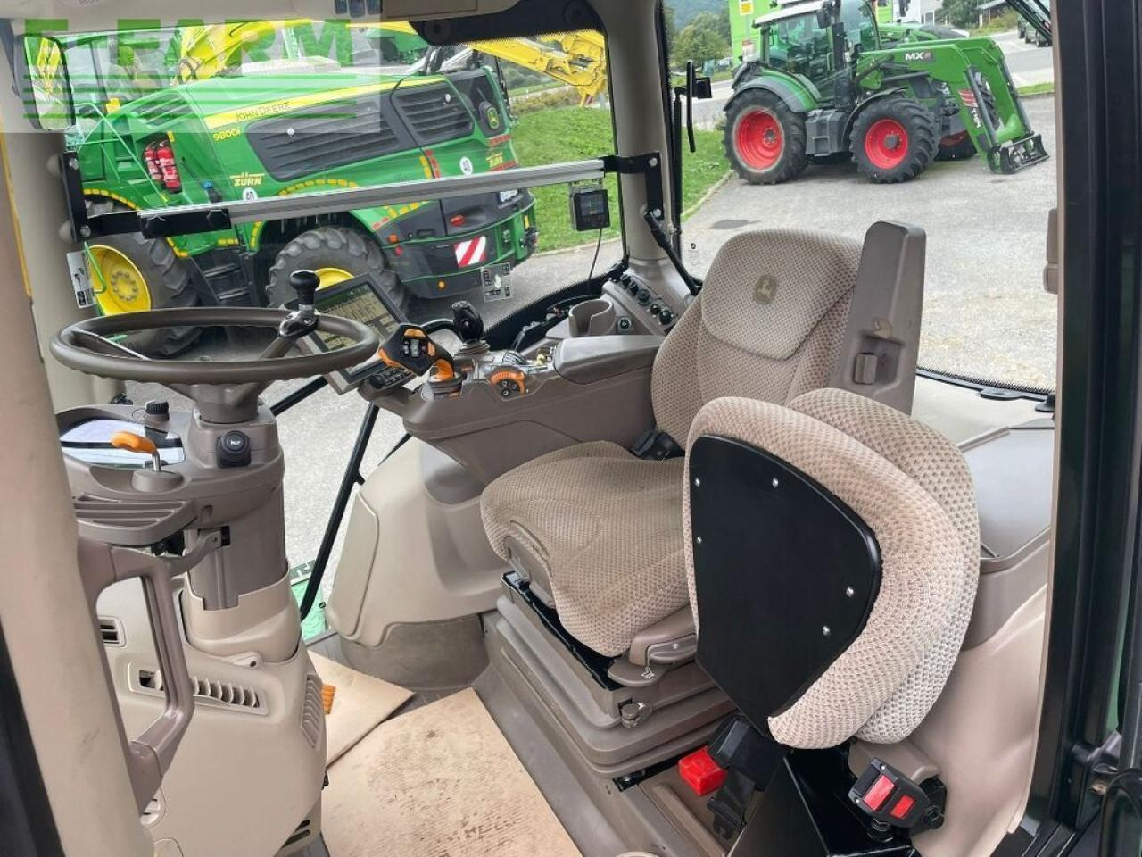 Трактор John Deere 6250r: фото 11