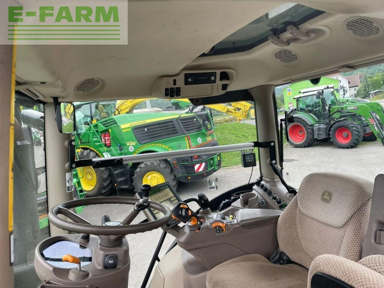 Трактор John Deere 6250r: фото 10