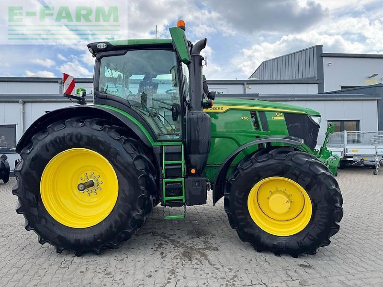 John Deere 6r 250 - Трактор: фото 2 John Deere 6r 250 - Трактор: фото 2