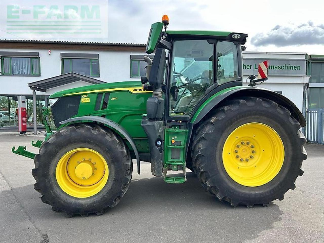 John Deere 6r 250 - Трактор: фото 5 John Deere 6r 250 - Трактор: фото 5