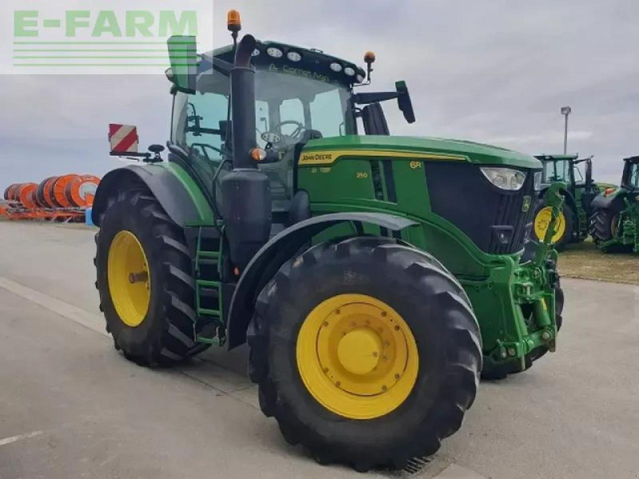 John Deere 6r 250 - Трактор: фото 2 John Deere 6r 250 - Трактор: фото 2