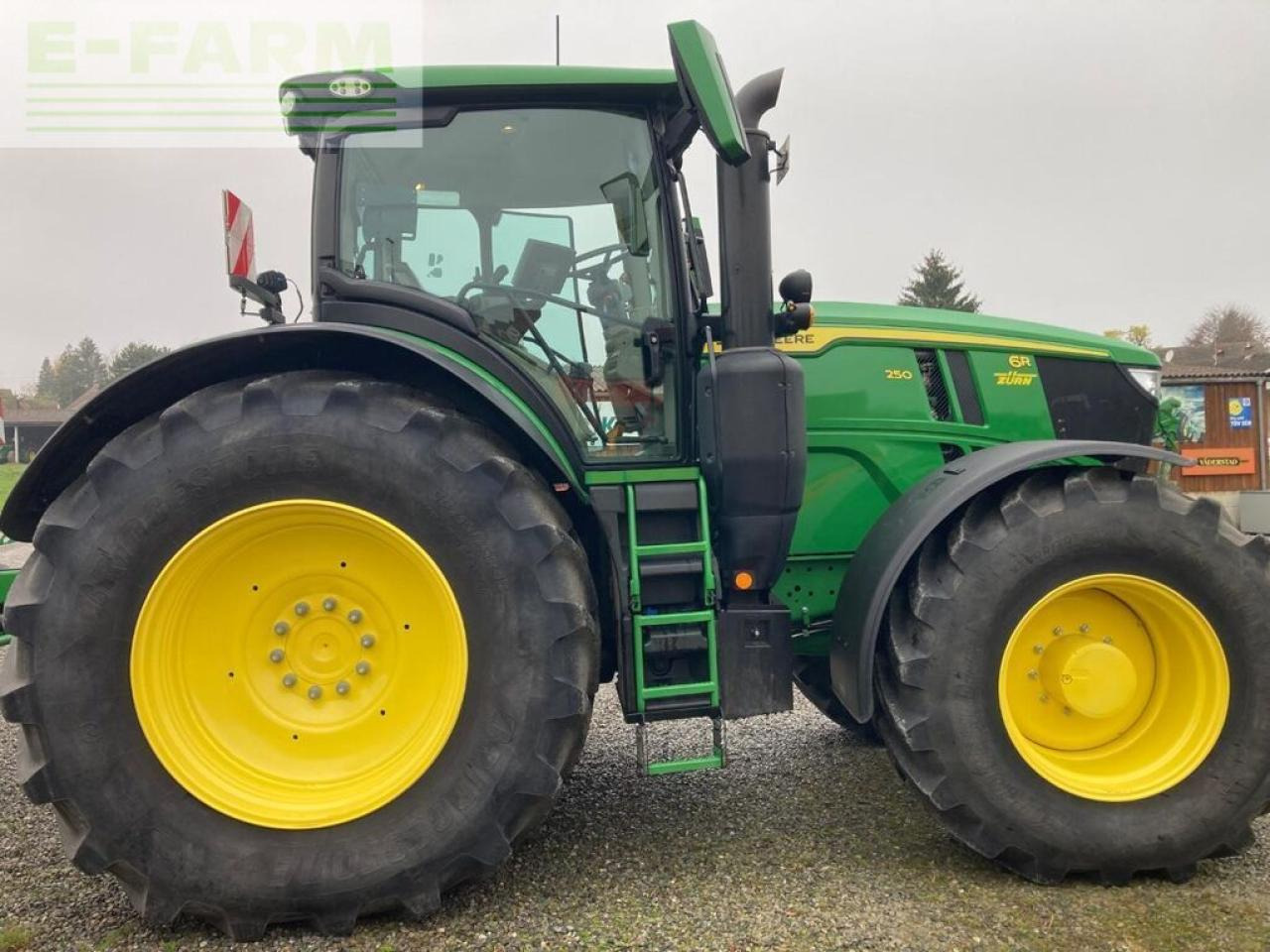 John Deere 6r250 - Трактор: фото 4 John Deere 6r250 - Трактор: фото 4