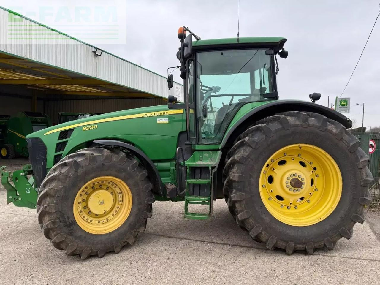 John Deere 8230 - Трактор: фото 3 John Deere 8230 - Трактор: фото 3