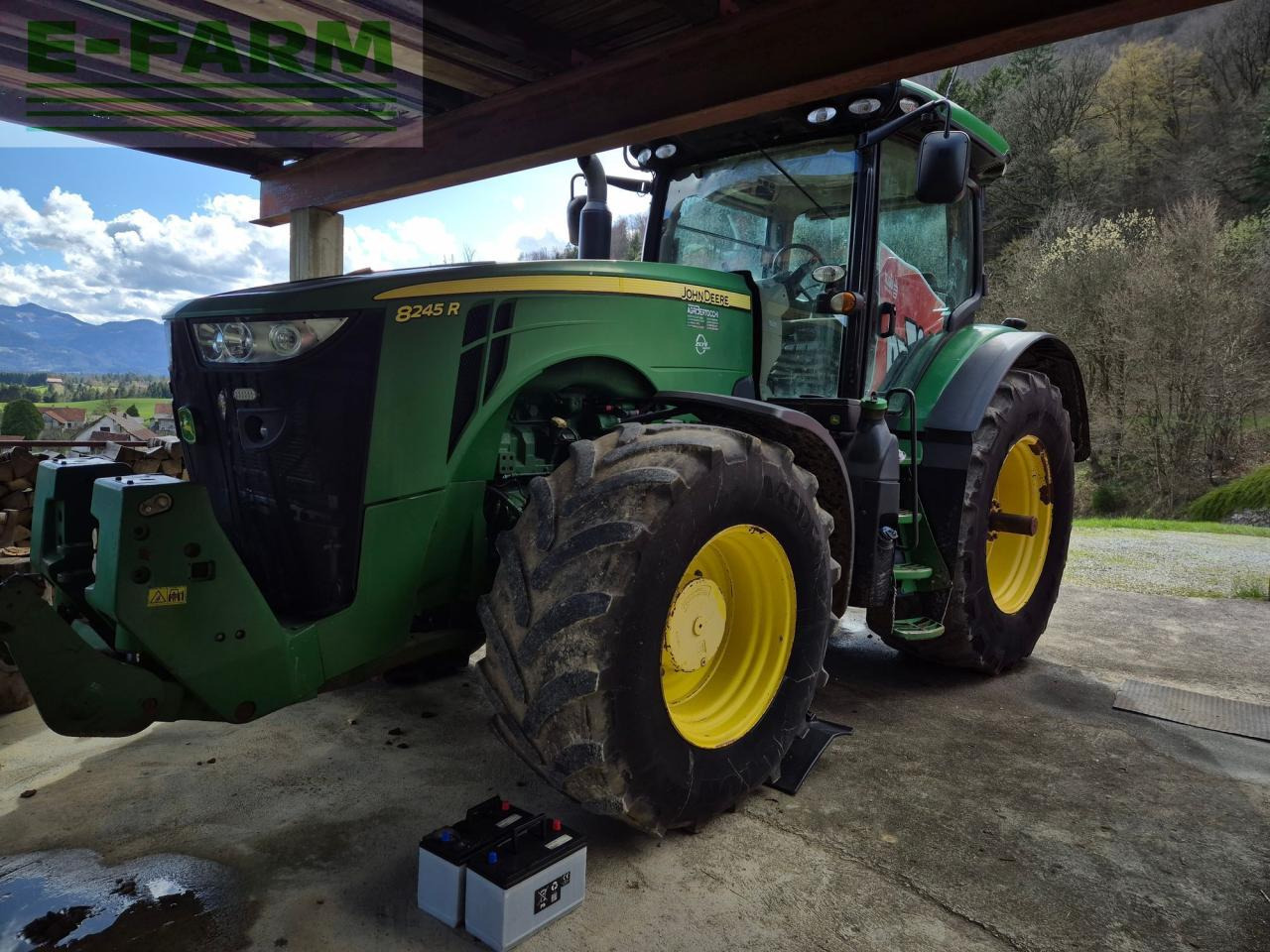 John Deere 8245 R - Трактор: фото 1 John Deere 8245 R - Трактор: фото 1