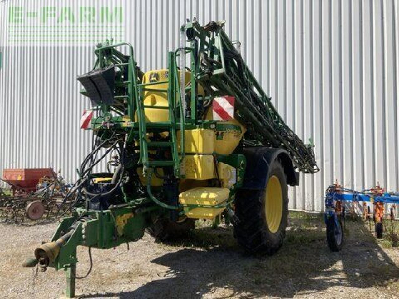 John Deere 840 tf - Прицепной опрыскиватель: фото 2 John Deere 840 tf - Прицепной опрыскиватель: фото 2