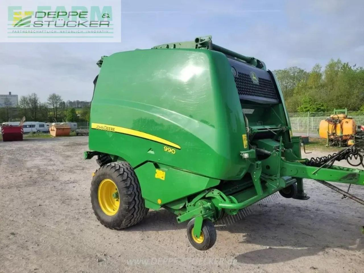 John Deere 990 - Пресс-подборщик тюковый: фото 1 John Deere 990 - Пресс-подборщик тюковый: фото 1