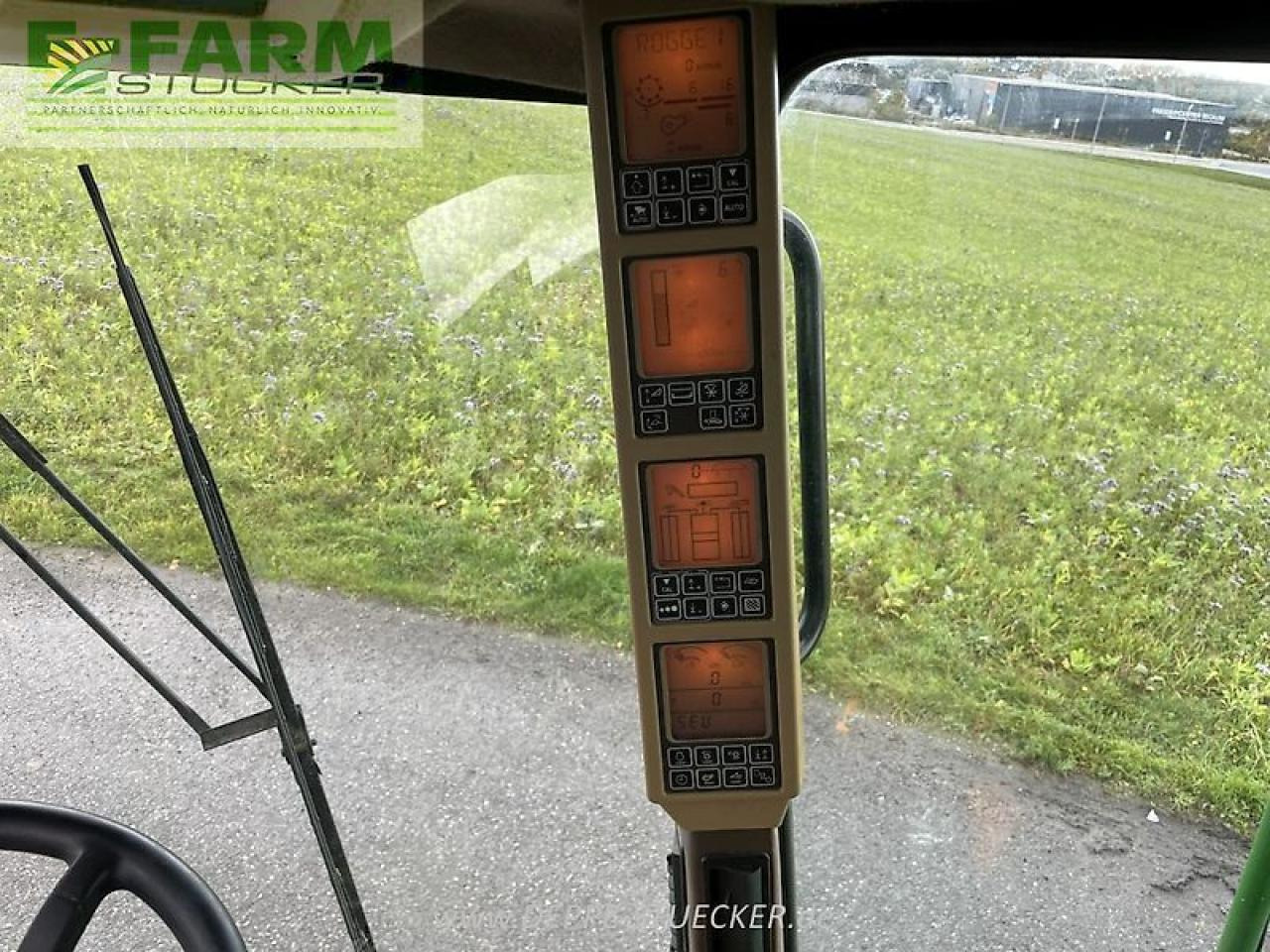 John Deere t560 hillmaster mit 620r und rapstisch - Зерноуборочный комбайн: фото 4 John Deere t560 hillmaster mit 620r und rapstisch - Зерноуборочный комбайн: фото 4