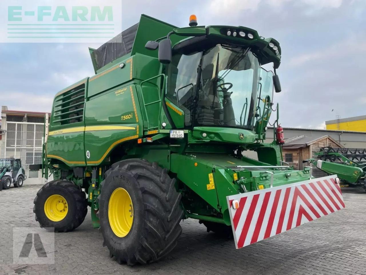 John Deere t560 i hm - Зерноуборочный комбайн: фото 1 John Deere t560 i hm - Зерноуборочный комбайн: фото 1
