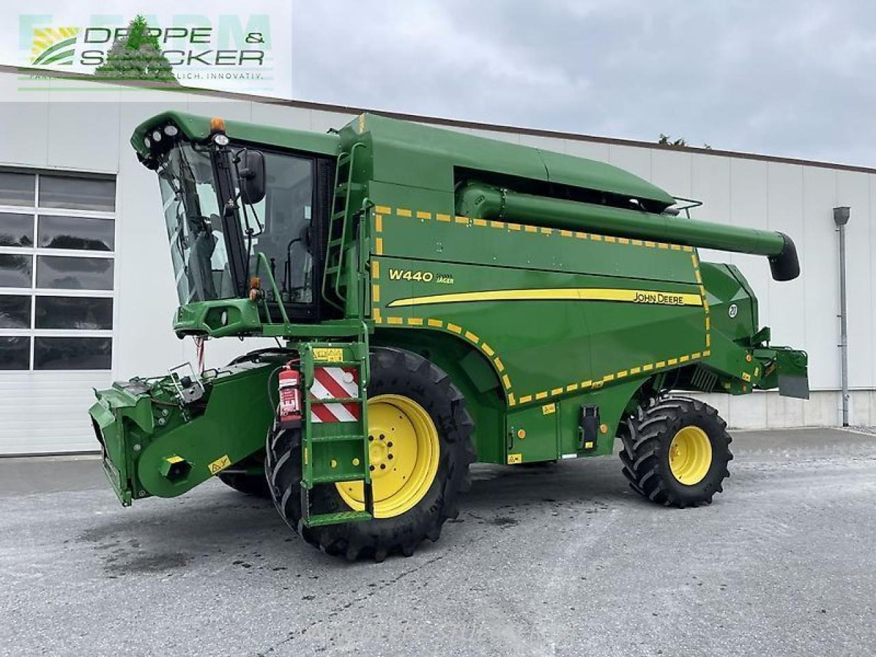 John Deere w440 mit 618 schneidwerk - Зерноуборочный комбайн: фото 1 John Deere w440 mit 618 schneidwerk - Зерноуборочный комбайн: фото 1