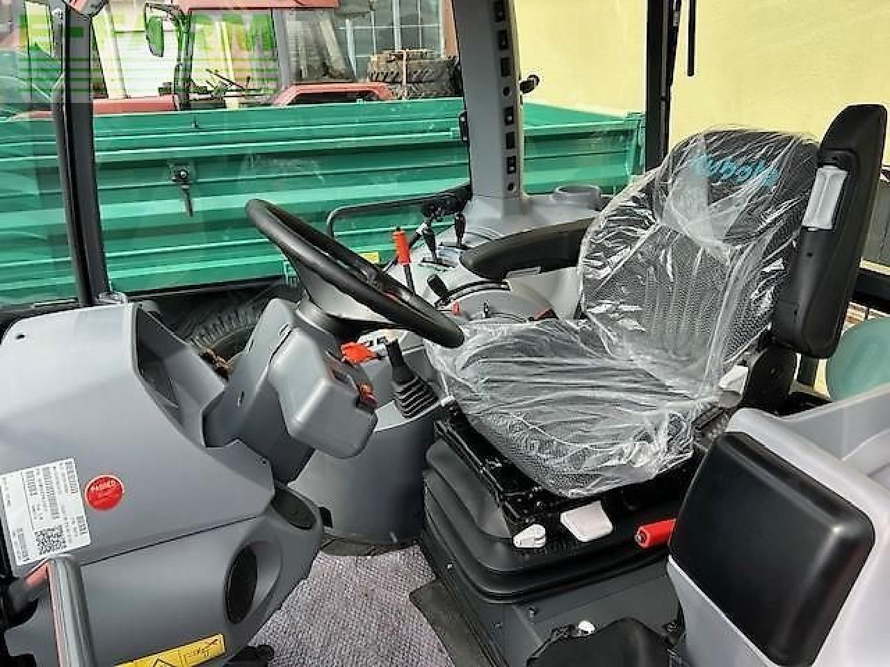 Kubota m 4-073 cab 18 x 18 - Трактор: фото 3 Kubota m 4-073 cab 18 x 18 - Трактор: фото 3