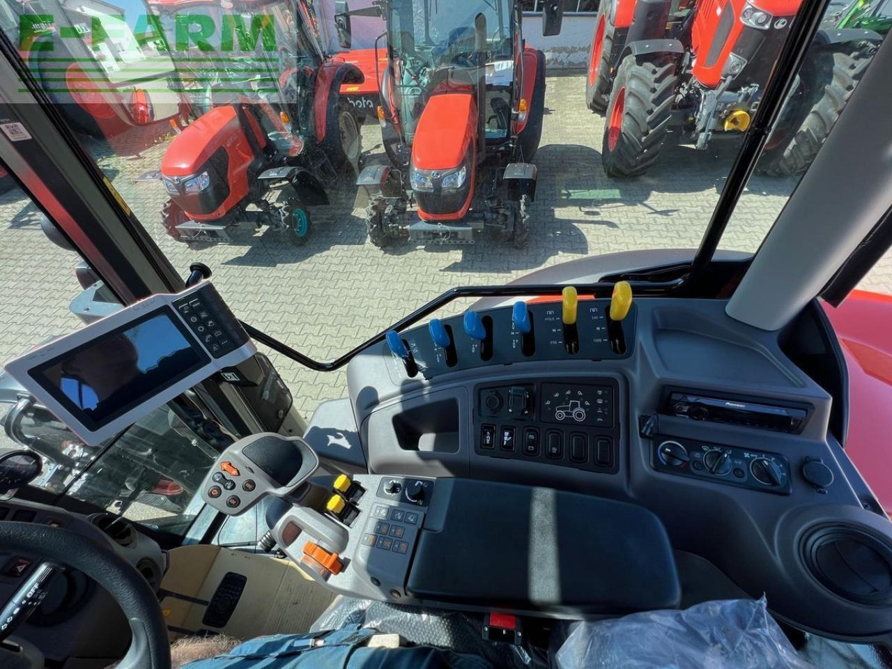 Kubota m6132 - Трактор: фото 2 Kubota m6132 - Трактор: фото 2