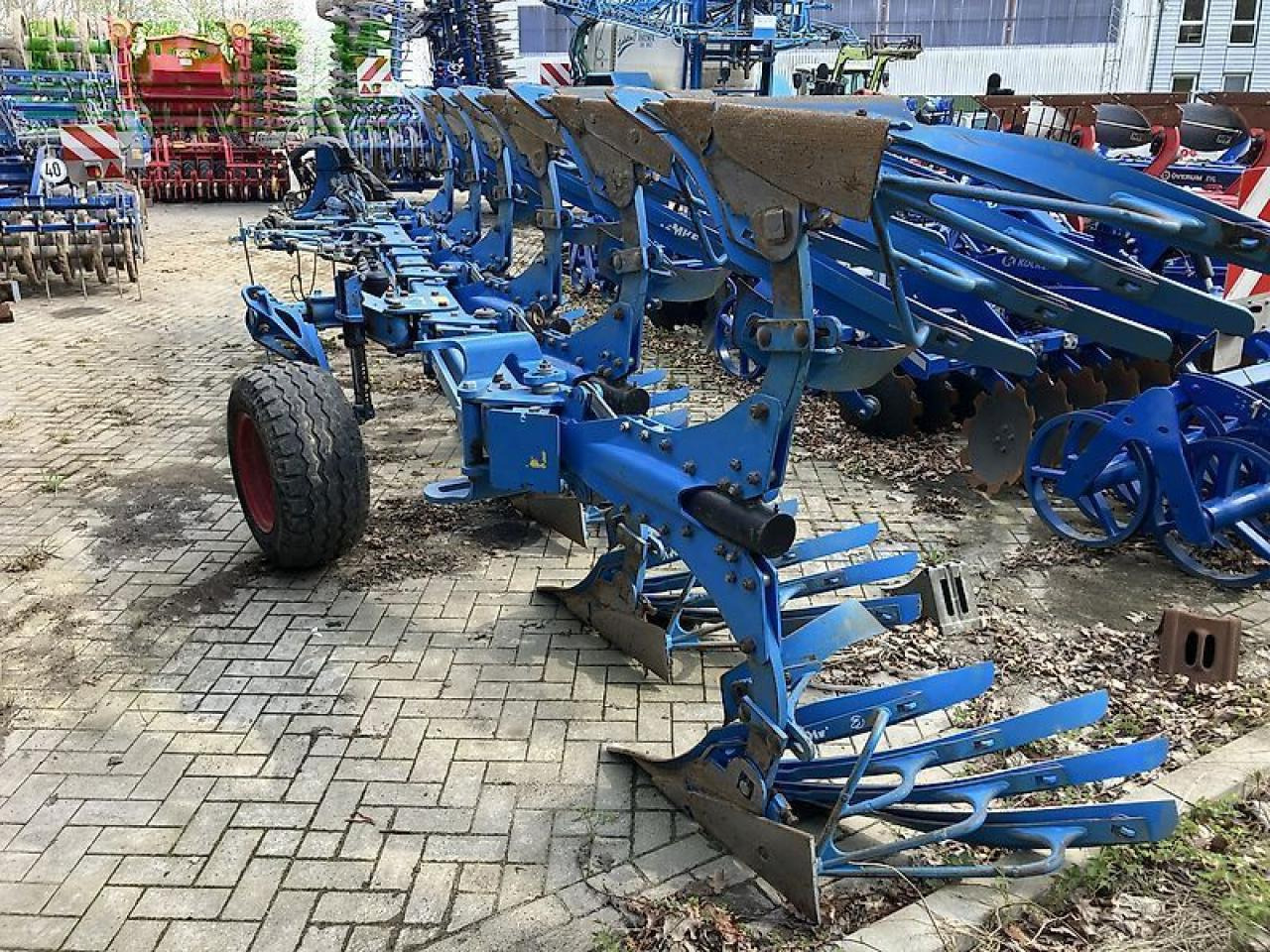 Lemken juwel 8 v t 5/1 drehpflug 6 schar - Плуг: фото 4 Lemken juwel 8 v t 5/1 drehpflug 6 schar - Плуг: фото 4