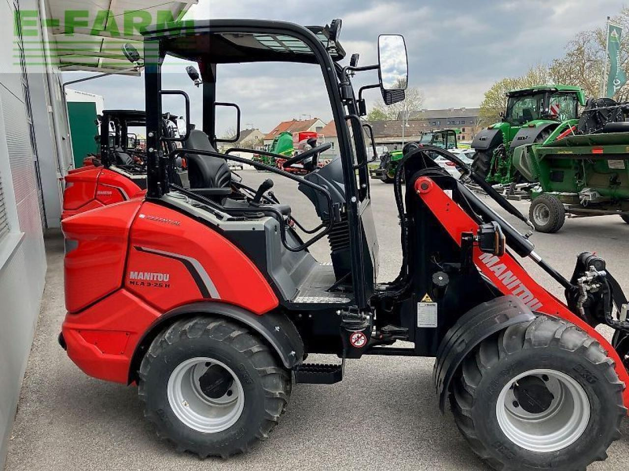 Manitou mla 3-25 - Мини-экскаватор: фото 5 Manitou mla 3-25 - Мини-экскаватор: фото 5