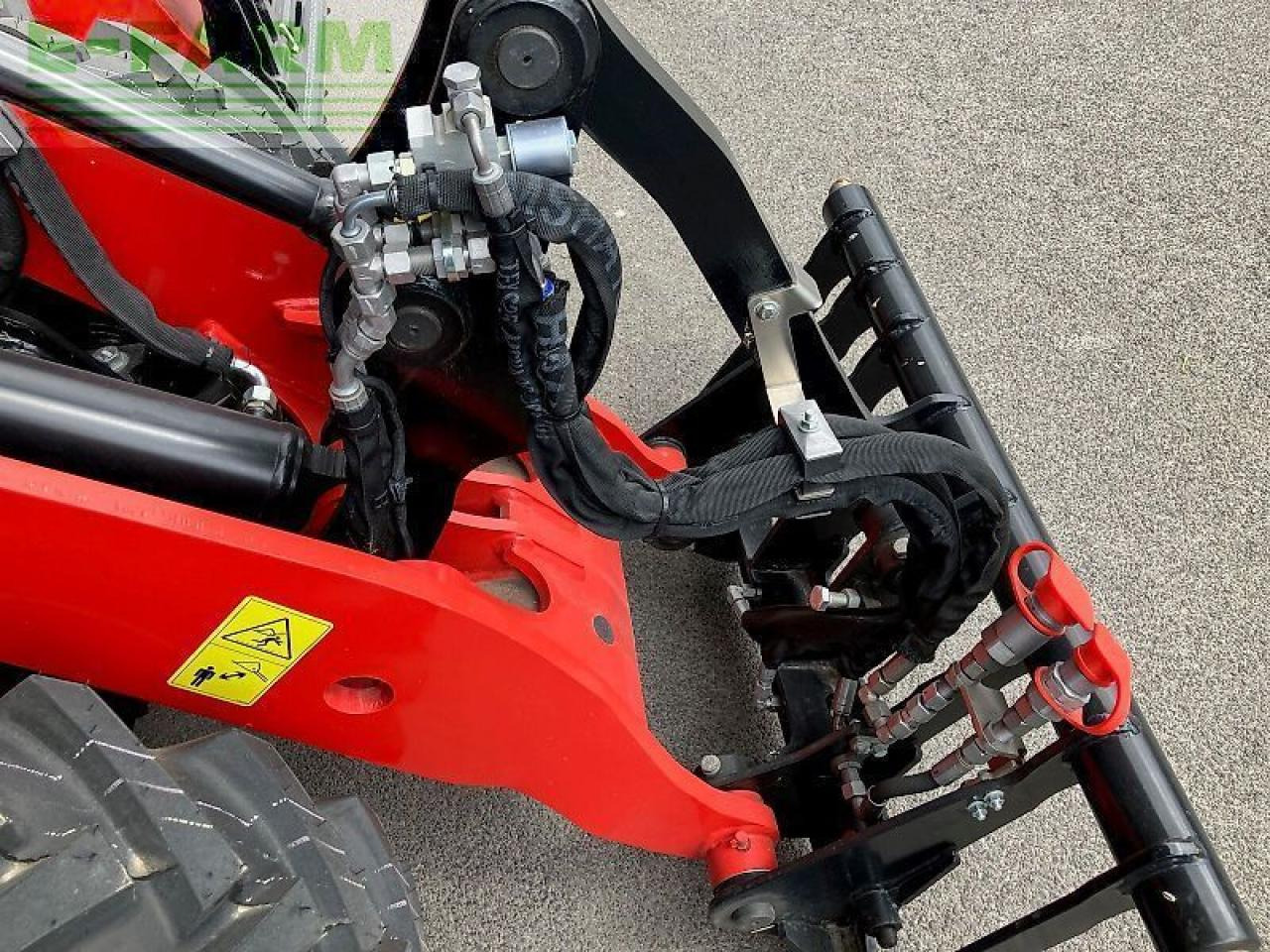 Manitou mla 4-50 - Мини-экскаватор: фото 3 Manitou mla 4-50 - Мини-экскаватор: фото 3
