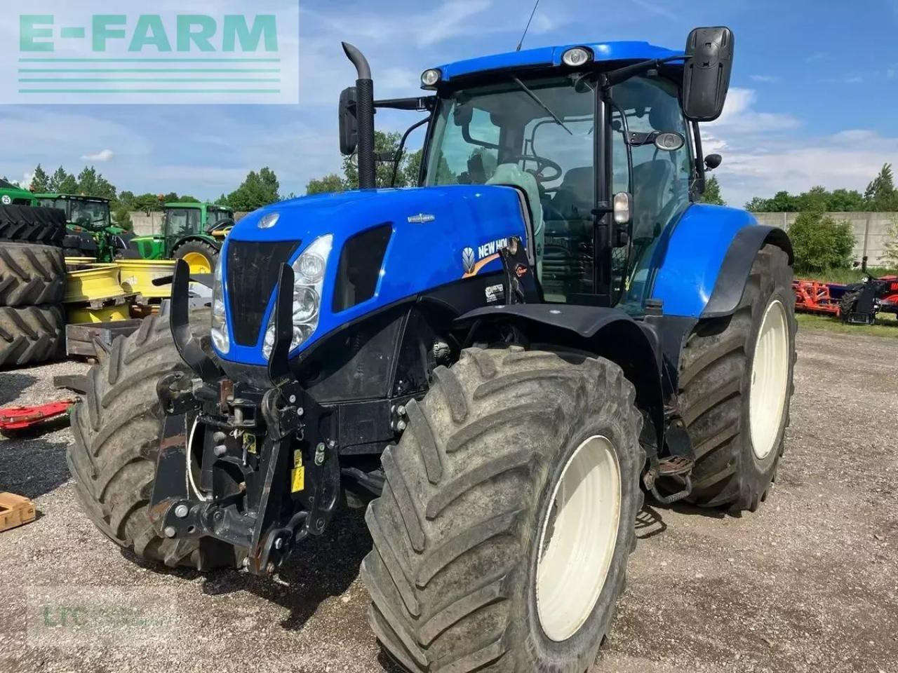 New Holland T7.220 - Трактор: фото 1 New Holland T7.220 - Трактор: фото 1