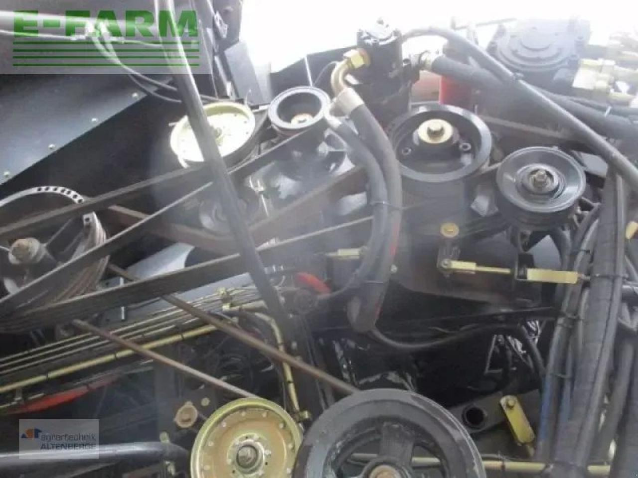 New Holland cr 9060 / cr9060 - Зерноуборочный комбайн: фото 5 New Holland cr 9060 / cr9060 - Зерноуборочный комбайн: фото 5