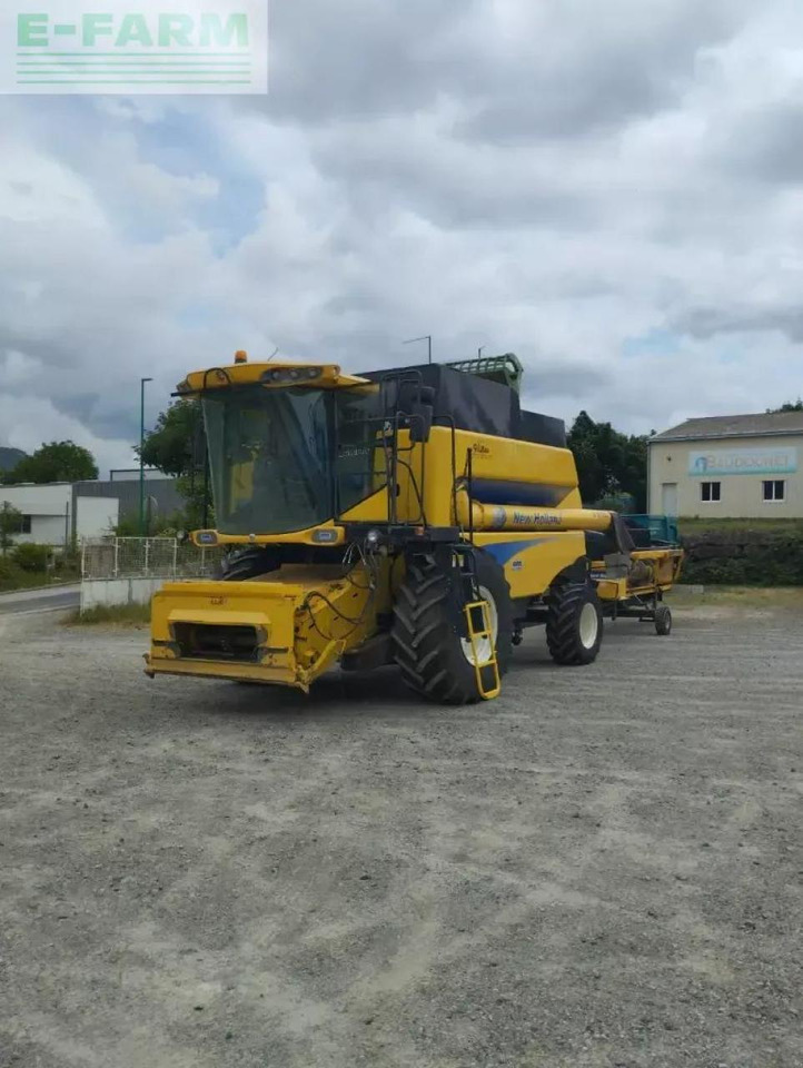 New Holland csx 7050 - Зерноуборочный комбайн: фото 1 New Holland csx 7050 - Зерноуборочный комбайн: фото 1