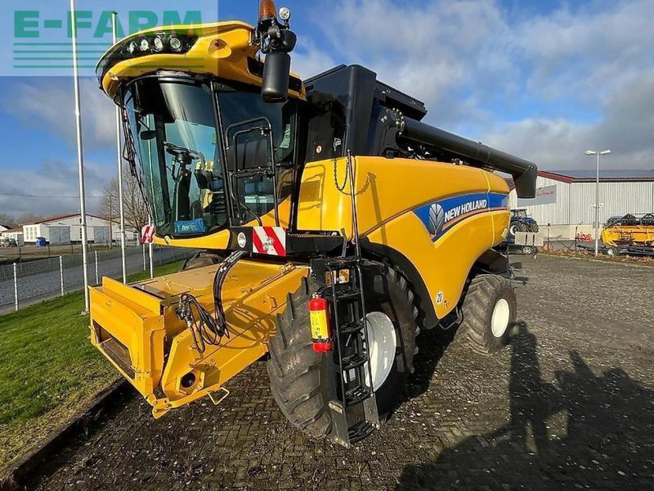 New Holland cx 6.90 schüttler mähdrescher + 7,6m sw + sww - Зерноуборочный комбайн: фото 1 New Holland cx 6.90 schüttler mähdrescher + 7,6m sw + sww - Зерноуборочный комбайн: фото 1