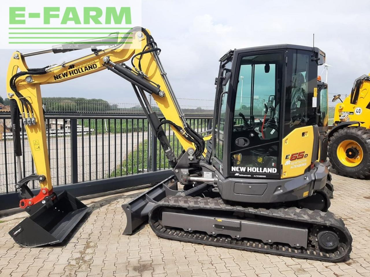 New Holland e65d - Мини-экскаватор: фото 1 New Holland e65d - Мини-экскаватор: фото 1