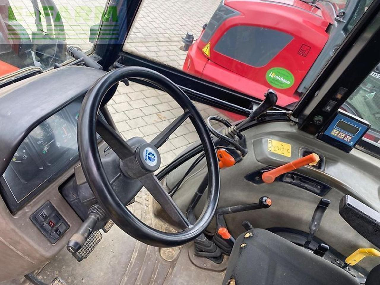 New Holland l 85 - Трактор: фото 5 New Holland l 85 - Трактор: фото 5