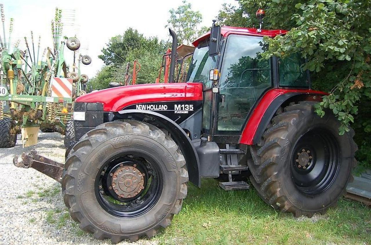 New Holland m 135 - Трактор: фото 3 New Holland m 135 - Трактор: фото 3
