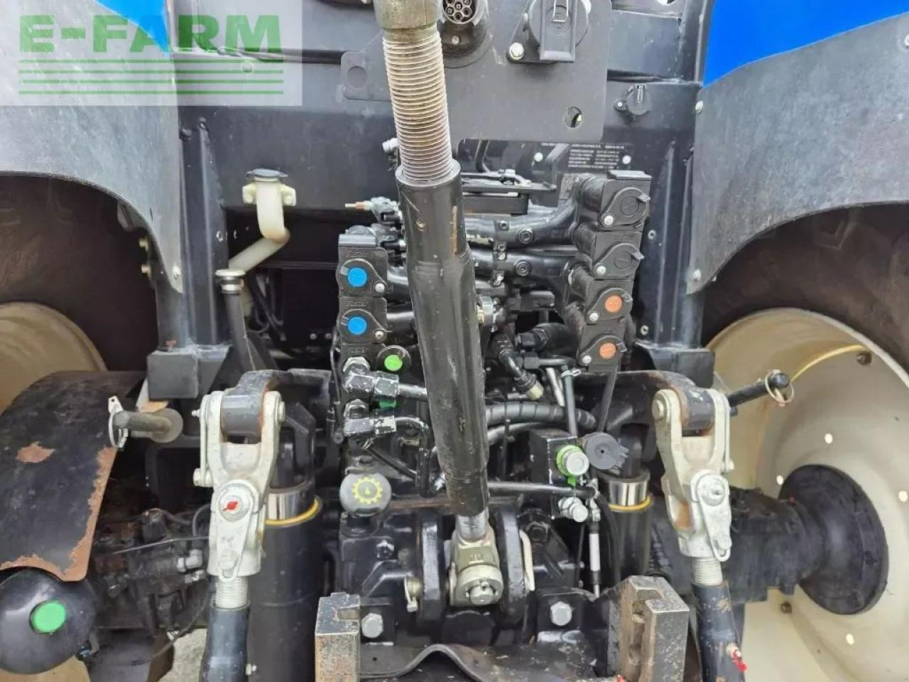 New Holland t.6 155 dc - Трактор: фото 3 New Holland t.6 155 dc - Трактор: фото 3