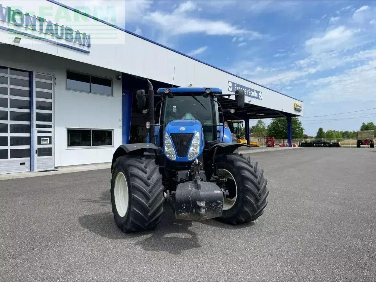 New Holland t 7.235 - Трактор: фото 2 New Holland t 7.235 - Трактор: фото 2