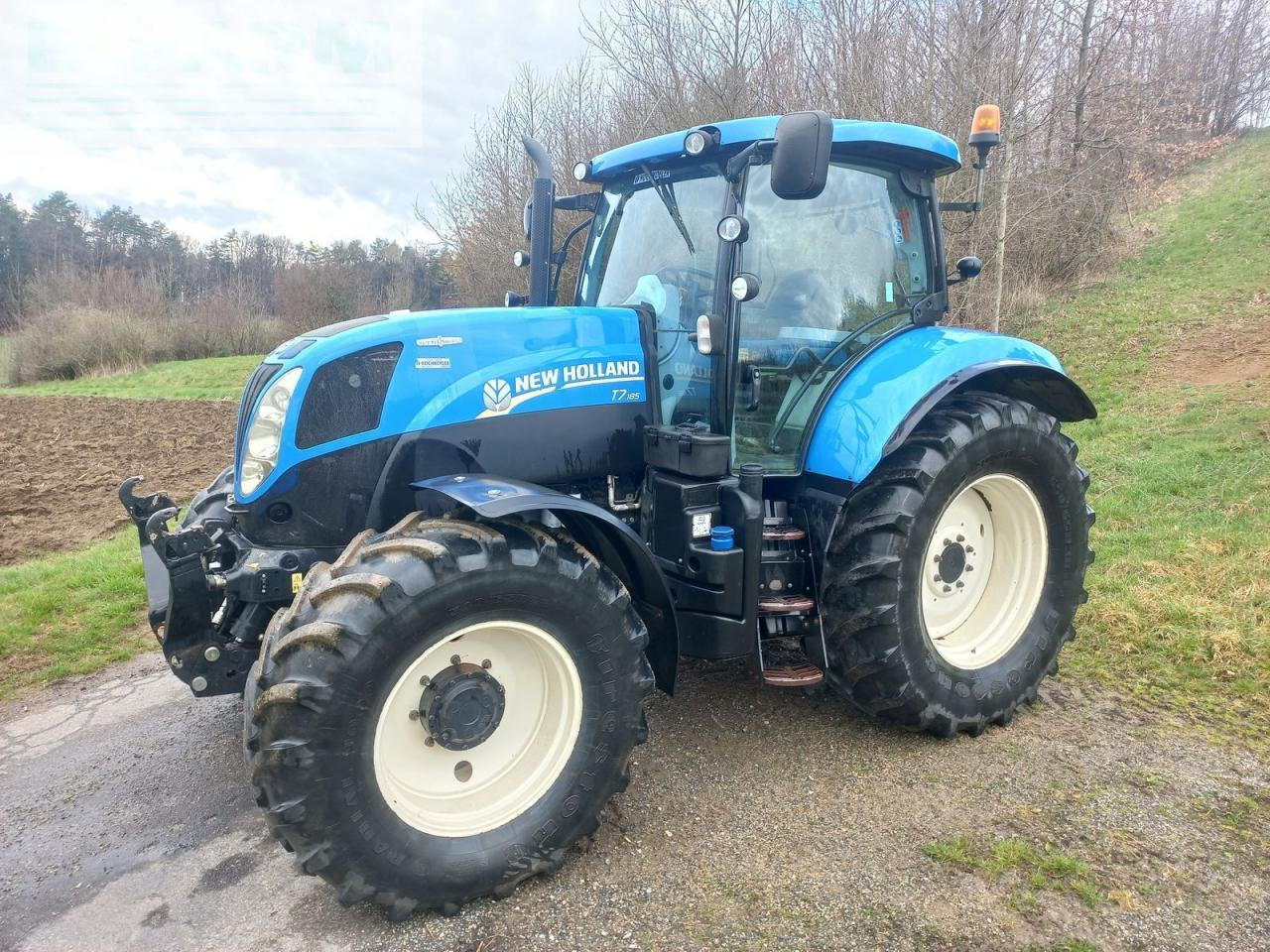 New Holland t7.185 auto command - Трактор: фото 1 New Holland t7.185 auto command - Трактор: фото 1